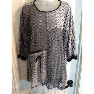 Ali Miles Top Gray Allover Cutout Holes Zipper Pocket On Front Sz M Artsy Lagenl